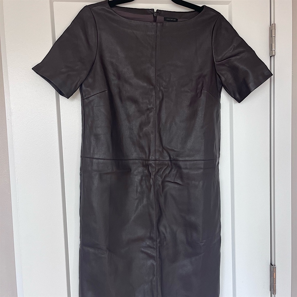 Ann Taylor Faux leather shift dress | brown, size 2